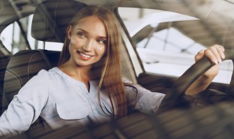 Kontakt Lenslerle Araba Kullanmak: Güvenli Sürüş İçin İpuçları